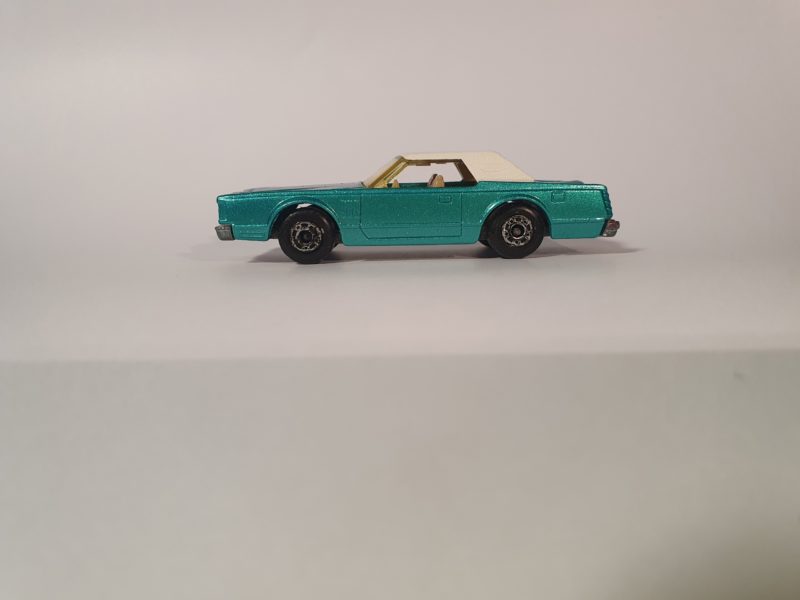 Lincoln Continental MkV  в профиль
