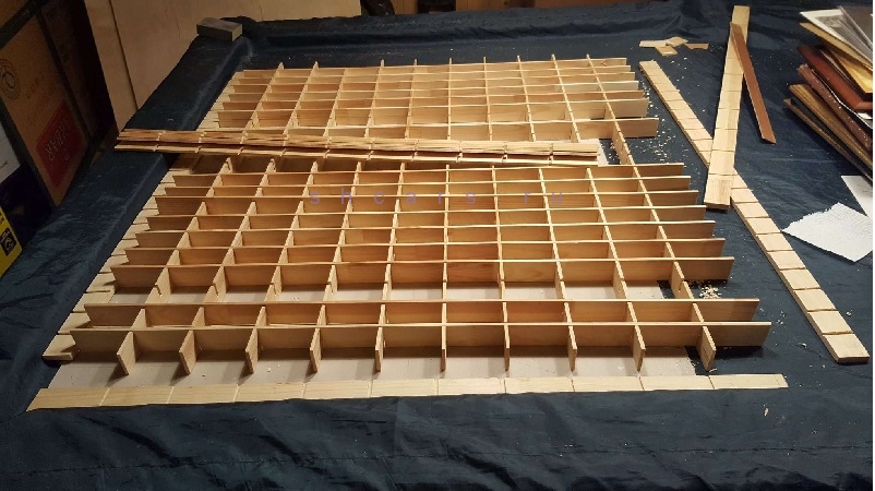 сборка деревянного стеллажа для масштабных моделей хотвилс